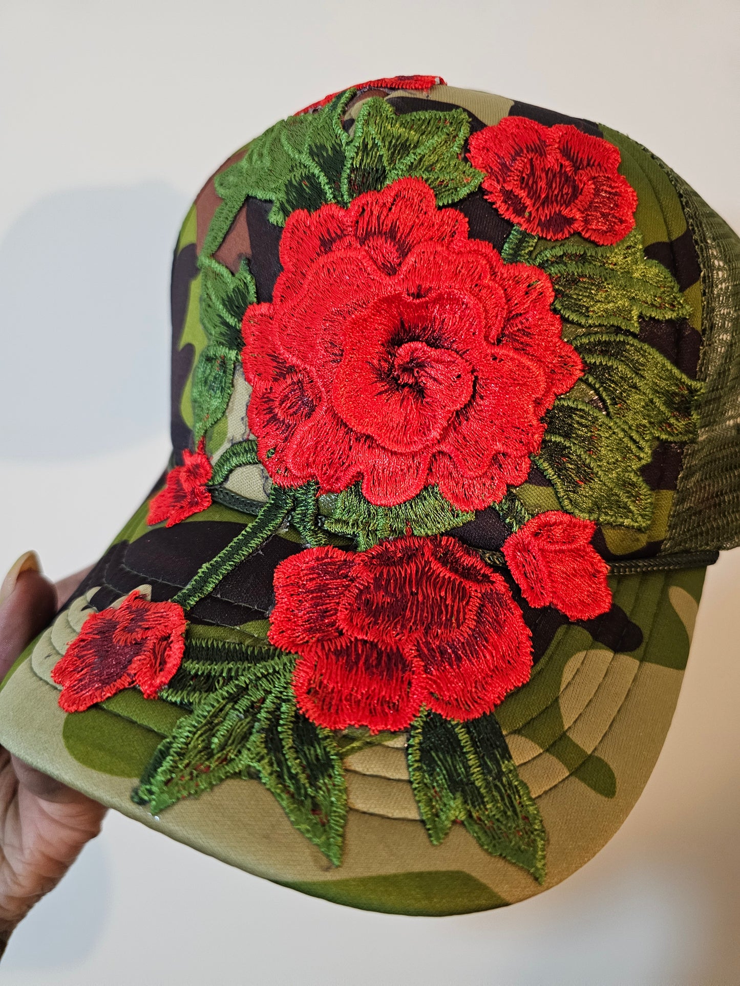 Camouflage Rose 🌹 Trucker