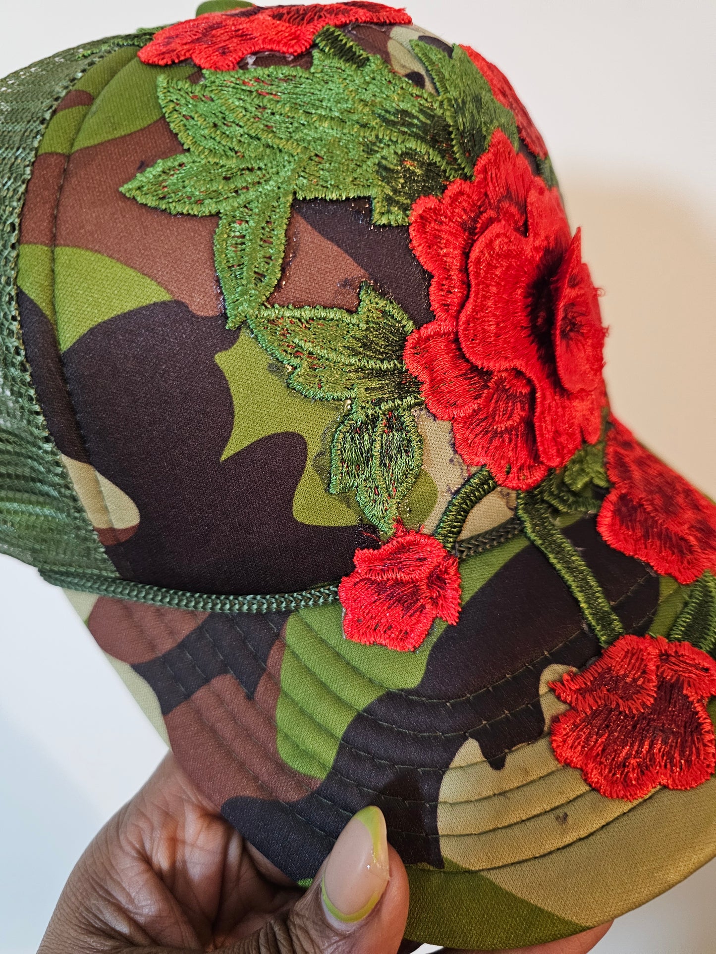 Camouflage Rose 🌹 Trucker