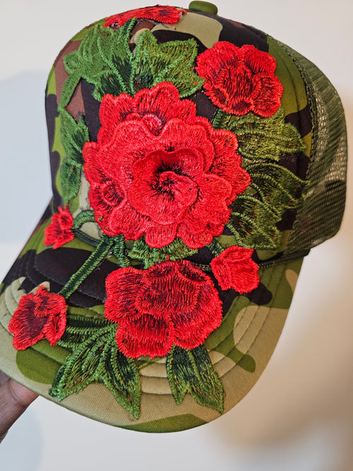 Camouflage Rose 🌹 Trucker